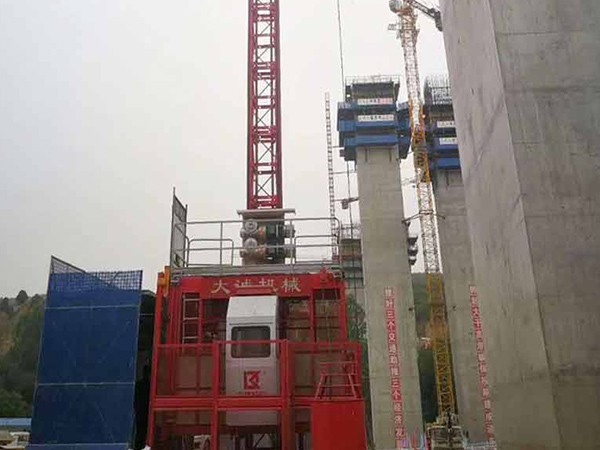 中鐵十九局集團(tuán)使用大誠機(jī)械施工電梯、物料提升機(jī)案例